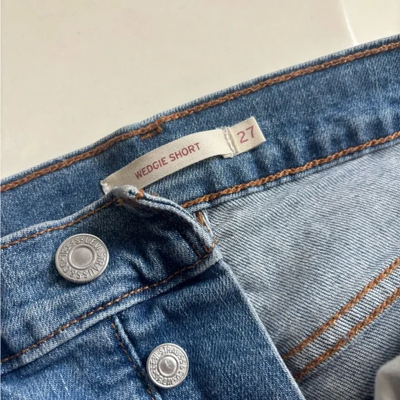 Levi's Wedgie Short 27 Light Blue Rolled Cuff Jean Shorts High Rise - Picture 3 of 5